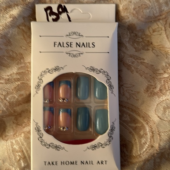Press on nails - Picture 9 of 17